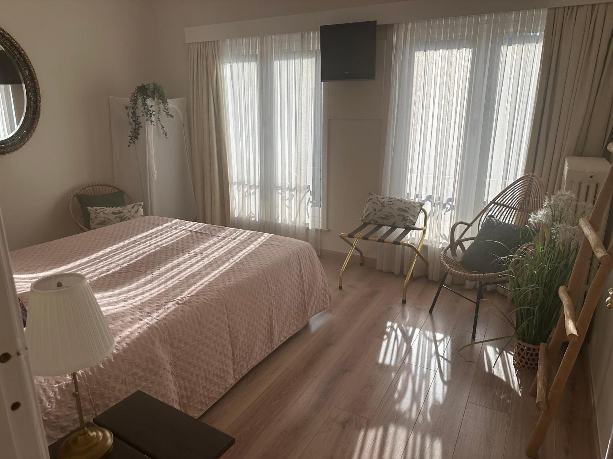Guesthouse Saint-Jean บรูจส์ ภายนอก รูปภาพ